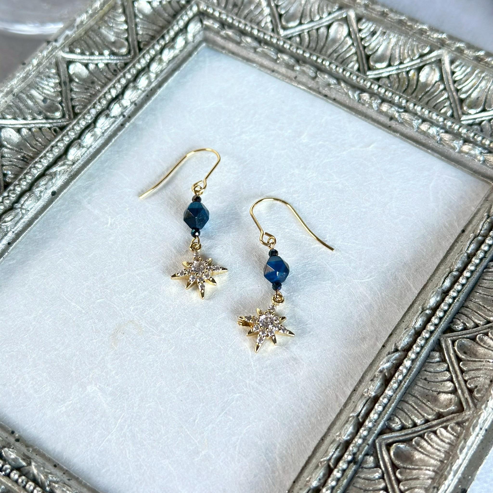 青緑の夜空ピアス◇サージカルステンレスピアスフック使用◇14kgf・イヤリングに変更可能◇クリックポスト送料無料