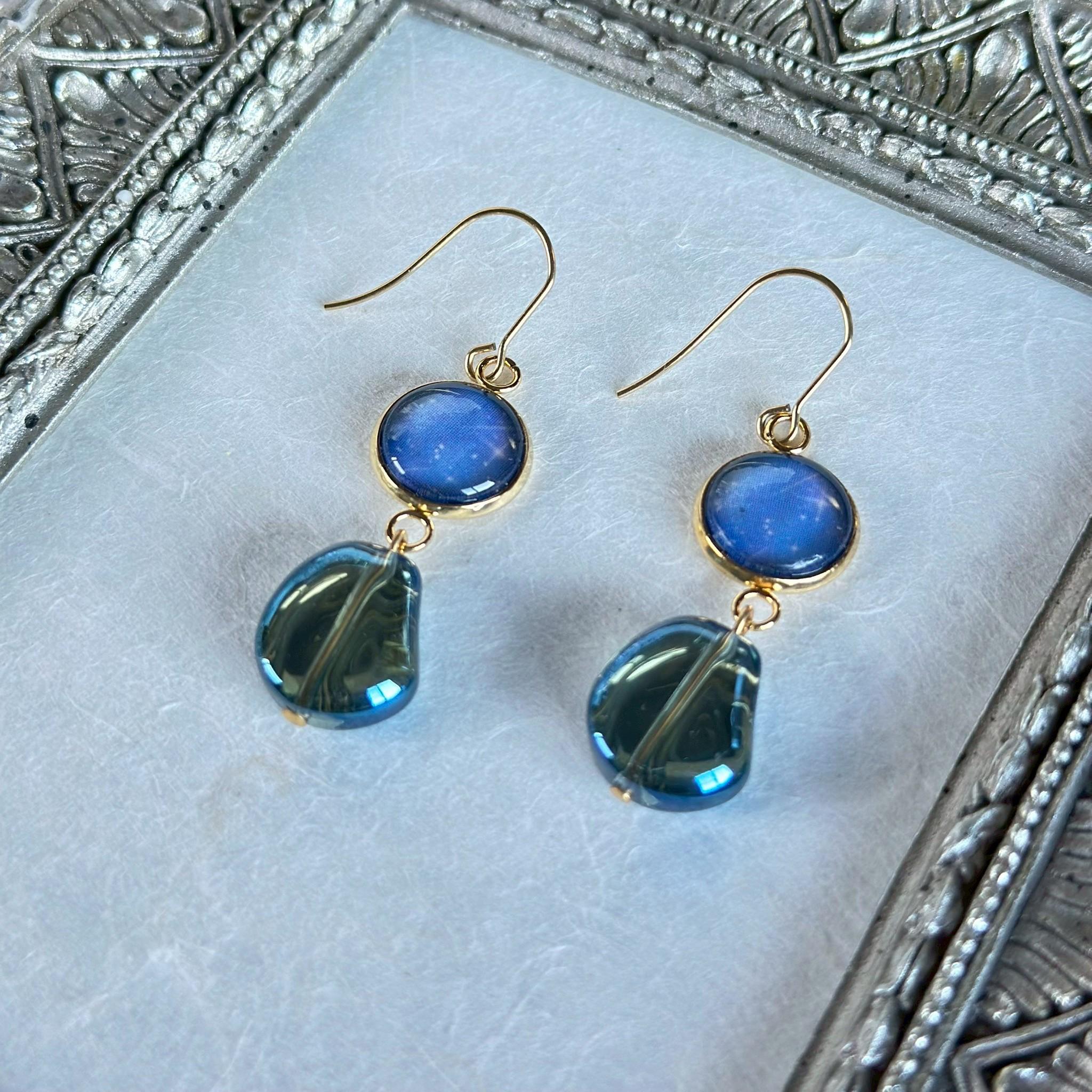 青い宇宙ピアス◇サージカルステンレスピアスフック使用◇14kgf・イヤリングに変更可能◇クリックポスト送料無料